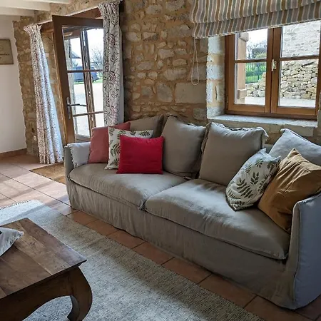 3 Self-contained With Pool And Games Holiday home *
