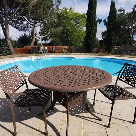 3 Self-contained With Pool And Games * Saint-Georges-de-Noisné