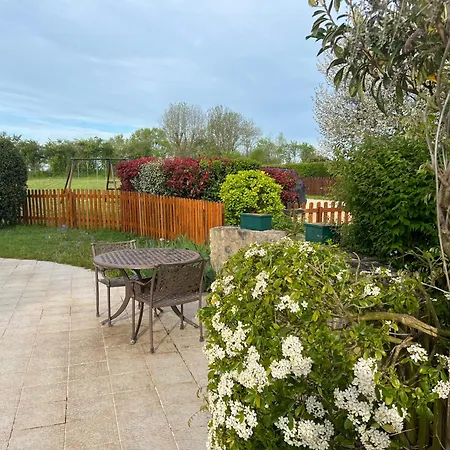 3 Self-contained With Pool And Games Saint-Georges-de-Noisné