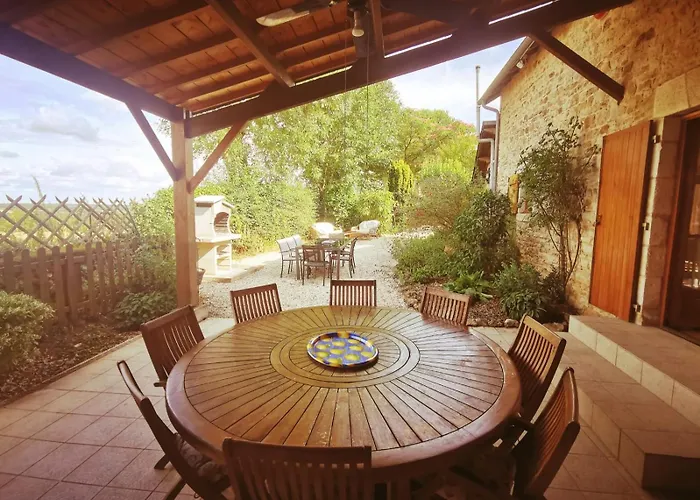 3 Self-contained With Pool And Games Saint-Georges-de-Noisné